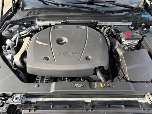 Used 2021 Volvo S60 T5 Momentum image 31