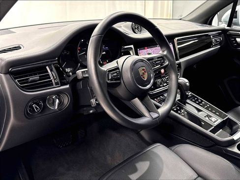Used 2026 Porsche Macan AWD/4WD image 6