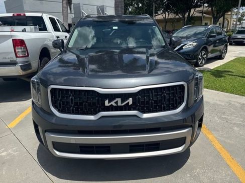 Certified 2023 Kia Telluride EX w/ EX Captain's Chair Package FWD image 2