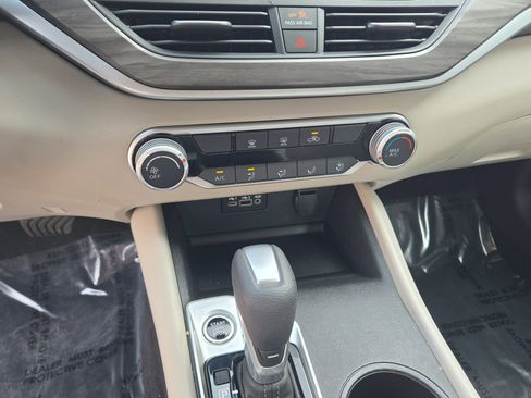 Used 2025 Nissan Altima 2.5 SV image 36