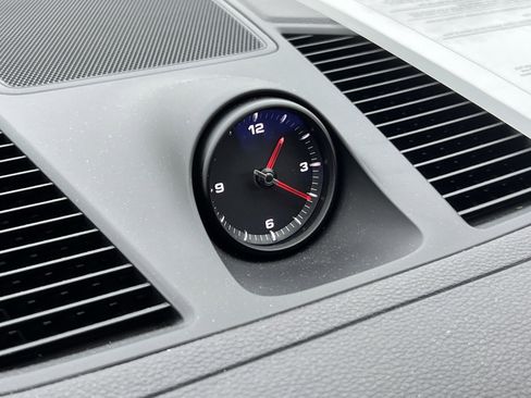 Certified 2022 Porsche Cayenne Platinum Edition image 26