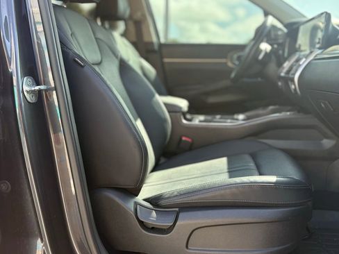 Used 2022 Kia Sorento EX w/ Panoramic Sunroof Package image 19