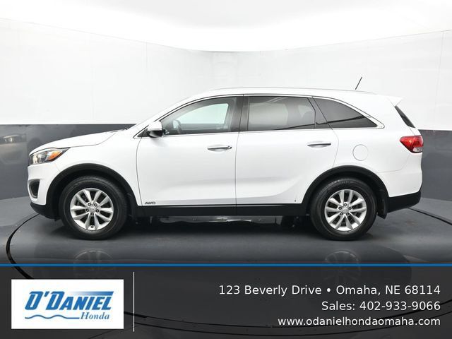 Used 2017 Kia Sorento AWD image 2