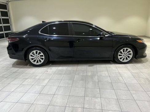 Used 2022 Toyota Camry LE w/ Convenience Package image 6