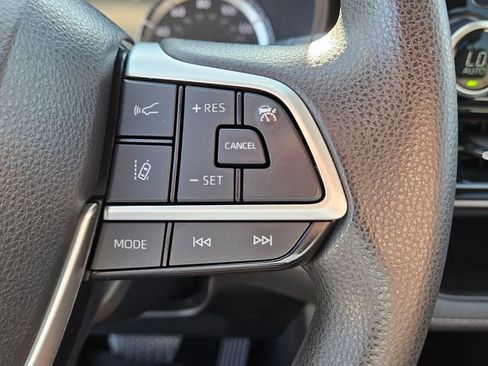 Certified 2023 Toyota Highlander L image 26