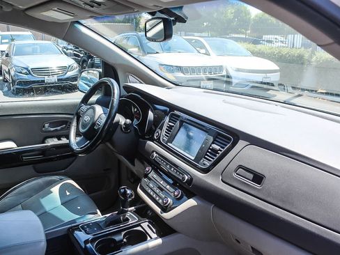 Used 2015 Kia Sedona SX FWD image 21