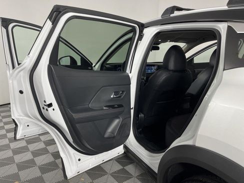 Used 2025 Nissan Kicks SR FWD image 35
