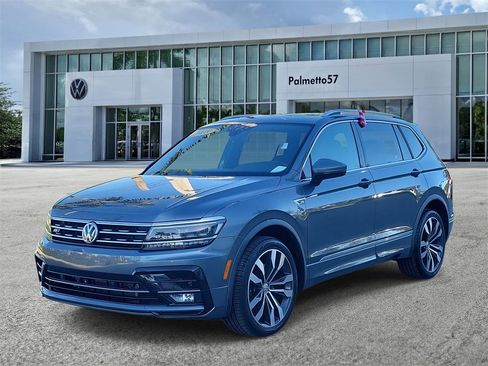 Used 2018 Volkswagen Tiguan SEL Premium w/ R-Line Package image 3