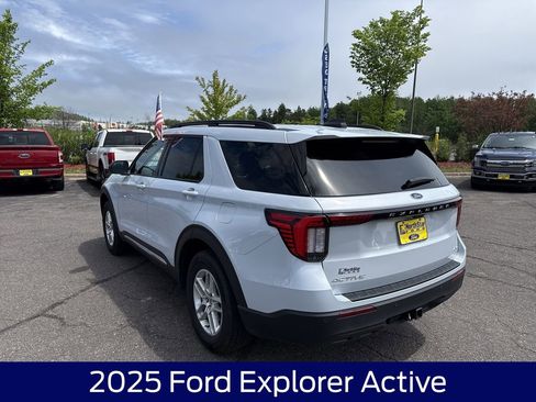 Used 2025 Ford Explorer Active AWD/4WD image 9