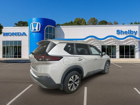 Used 2022 Nissan Rogue SV image 8