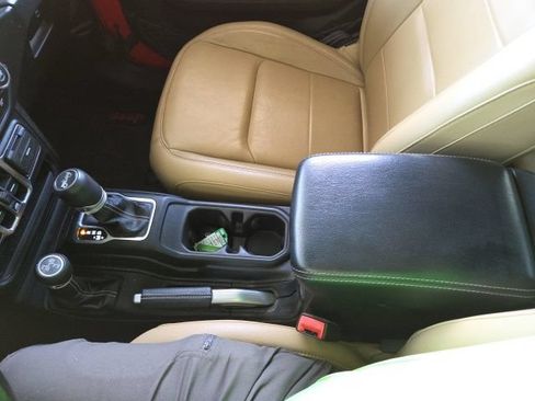 Used 2019 Jeep Wrangler Unlimited Sahara w/ Dual Top Group AWD/4WD image 62