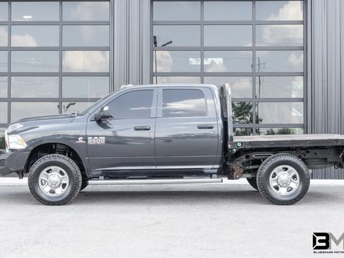 Used 2017 RAM 2500 Tradesman w/ Chrome Appearance Group AWD/4WD image 4