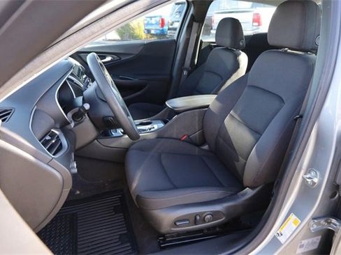 Used 2024 Chevrolet Malibu LT image 9