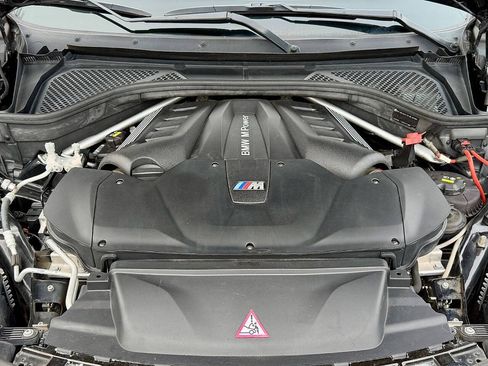 Used 2018 BMW X5 M Base AWD 4dr SUV image 17