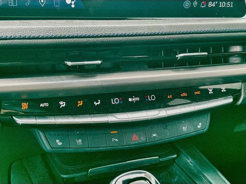 Used 2025 Cadillac XT4 Sport w/ LPO, Onyx Lite Package FWD image 18