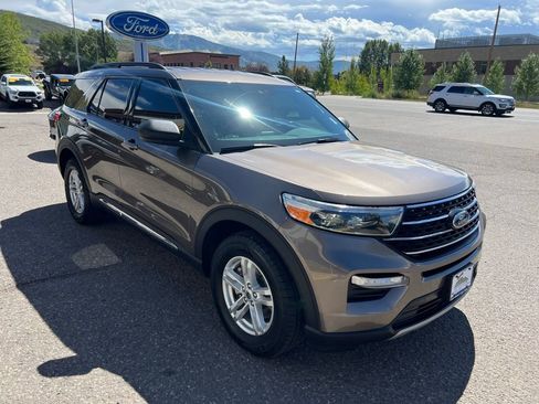 Used 2021 Ford Explorer XLT w/ Equipment Group 202A image 7