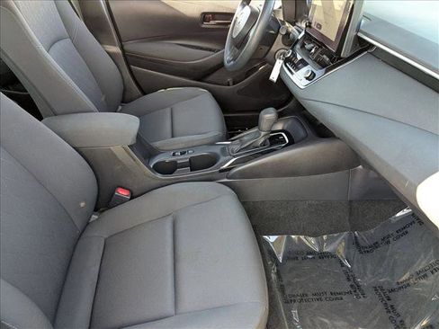 Used 2023 Toyota Corolla LE image 19