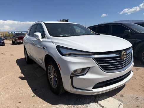 Used 2022 Buick Enclave Essence FWD image 3