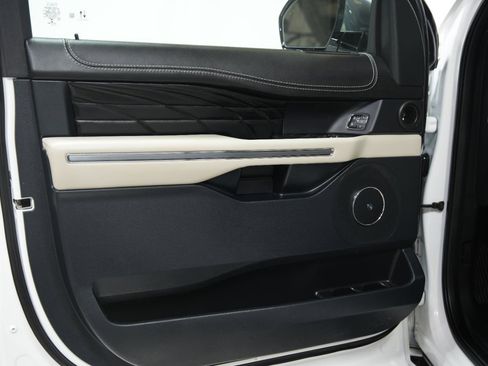 Used 2021 Ford Expedition Platinum image 26