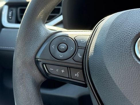 Used 2022 Toyota RAV4 XLE image 28