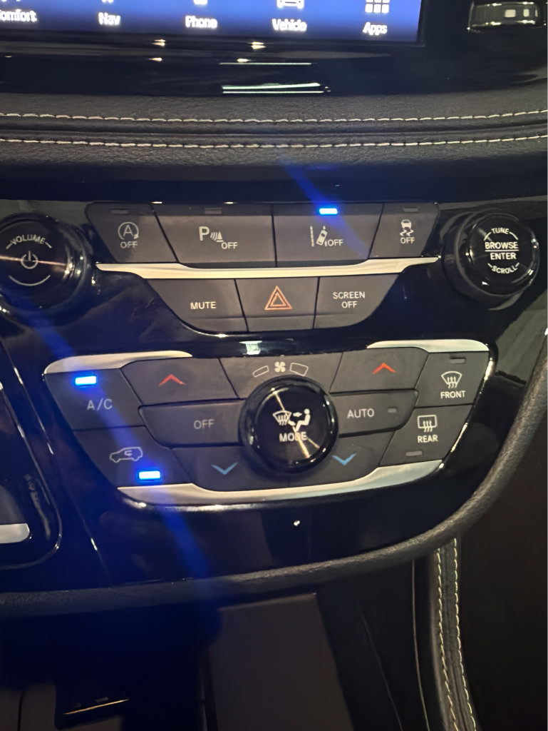Used 2025 Chrysler Pacifica Limited FWD image 24