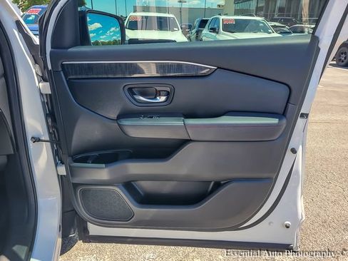 Used 2025 Honda Pilot Black Edition image 25