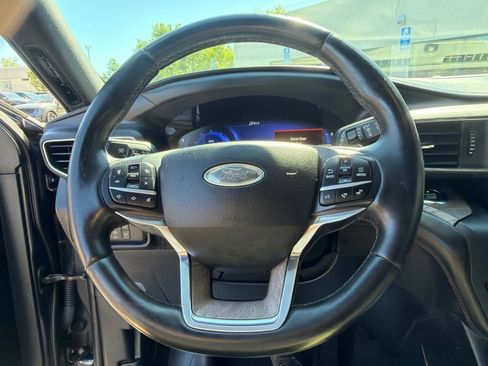 Used 2020 Ford Explorer Platinum w/ Premium Technology Package AWD/4WD image 36