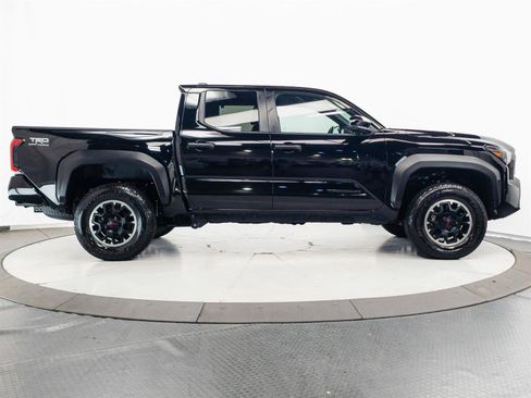 Certified 2024 Toyota Tacoma TRD Off-Road AWD/4WD image 12