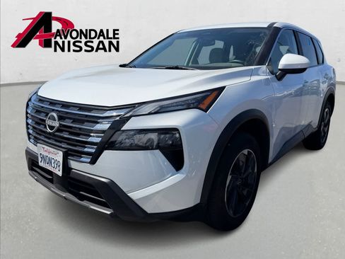 Certified 2025 Nissan Rogue SV image 2