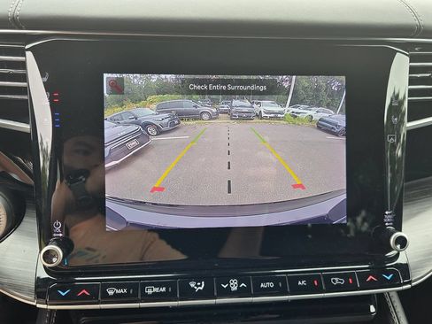 Used 2023 Jeep Wagoneer Series III w/ Preferred Equipment Group AWD/4WD image 19