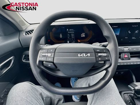 Used 2025 Kia K4 FWD image 14