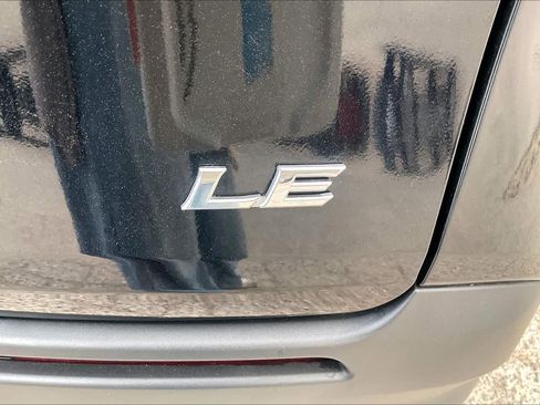 Used 2025 Toyota Sienna LE w/ LE Plus Package FWD image 10