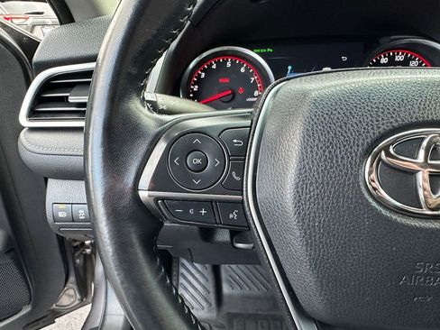 Used 2018 Toyota Camry XSE image 19