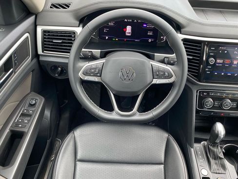 Certified 2022 Volkswagen Atlas SE image 3