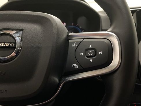 Used 2025 Volvo XC40 B5 Plus image 38