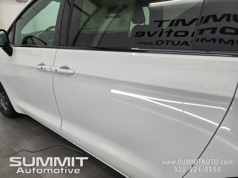 New 2026 Chrysler Pacifica Select image 36