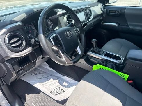Used 2017 Toyota Tacoma SR5 w/ Tow Package RWD image 24