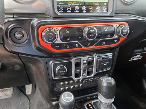 Used 2019 Jeep Wrangler Unlimited Sahara w/ Uconnect 4C Nav & Sound Group image 22
