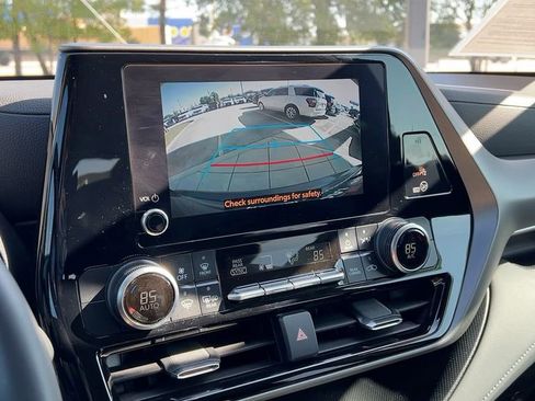 Used 2024 Toyota Highlander LE image 27