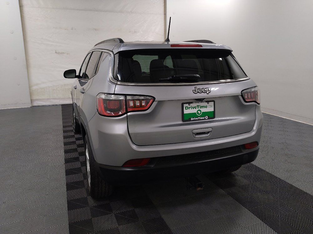 Used 2018 Jeep Compass Latitude w/ Cold Weather Group AWD/4WD image 6