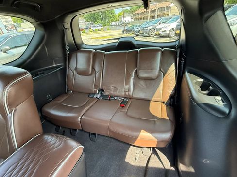 Used 2015 INFINITI QX80 4WD w/ Limited Package image 14