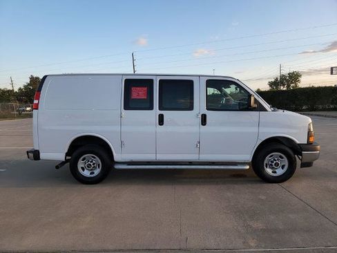 Used 2024 GMC Savana 2500 w/ Driver Convenience Package image 4