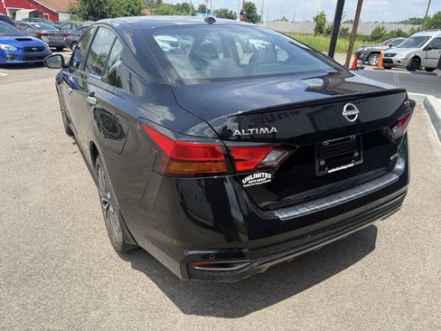 Used 2023 Nissan Altima 2.5 SV w/ SV Premium Package AWD/4WD image 10