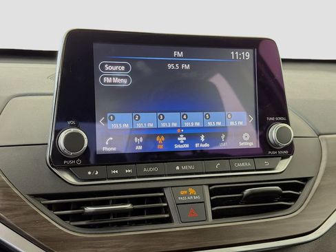 Used 2024 Nissan Altima 2.5 SV image 16