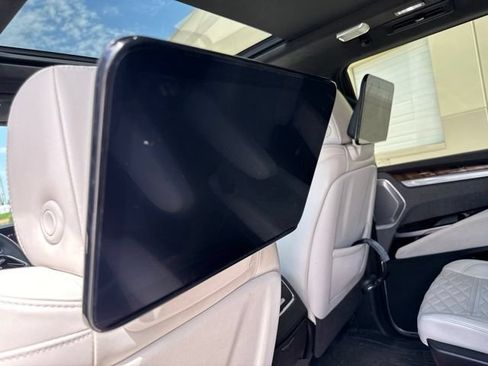 Used 2025 Cadillac Escalade Sport Platinum w/ LPO, Floor Liner Package AWD/4WD image 10
