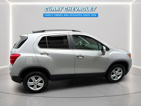 Used 2020 Chevrolet Trax LT w/ LT Convenience Package AWD/4WD image 14