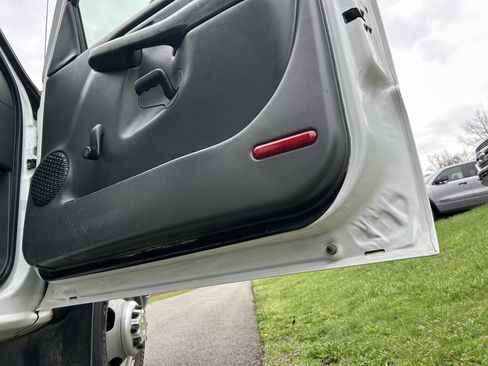 Used 2004 Chevrolet Silverado 3500 2WD Regular Cab image 15