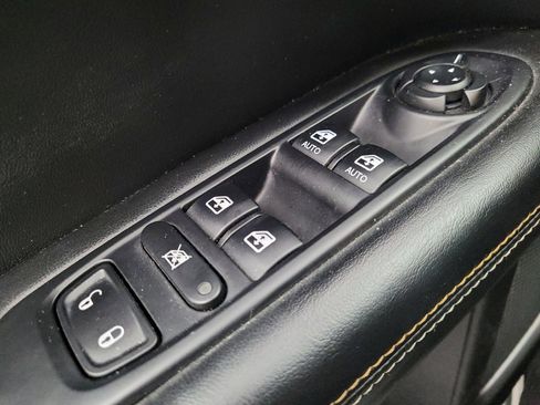 Used 2019 Jeep Compass Latitude FWD image 27