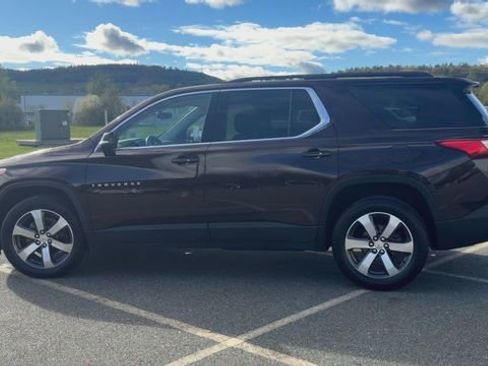 Used 2021 Chevrolet Traverse LT w/ LT Premium Package AWD/4WD image 6