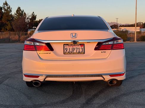 Used 2017 Honda Accord EX-L image 6